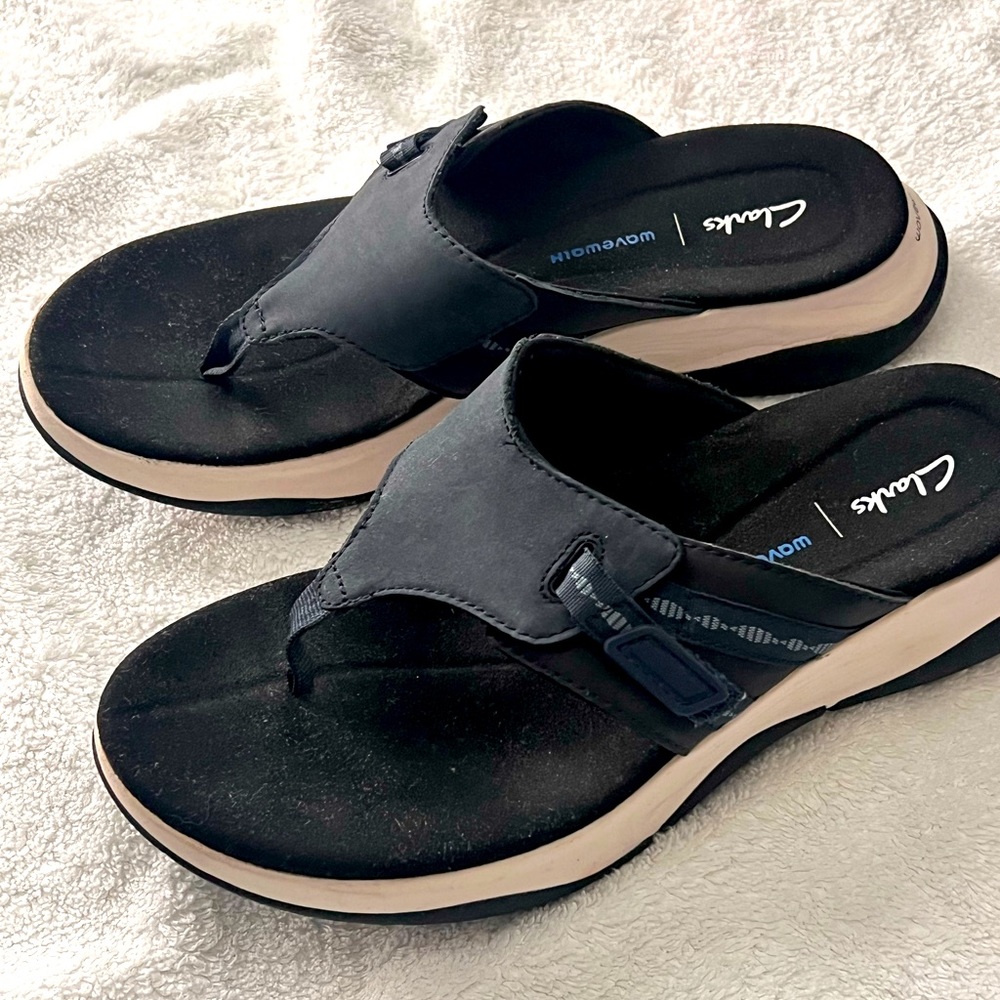 CLARK’s size 8 navy blue sandals